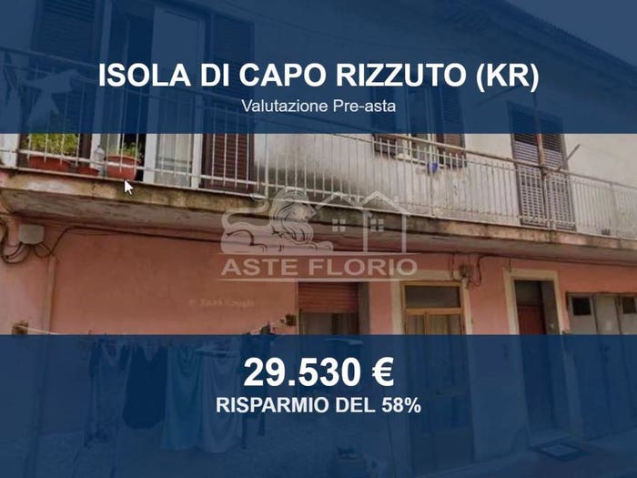 Appartamento con 6 locali in vendita in Via Ugo Foscolo snc, Centro, Isola di Capo Rizzuto