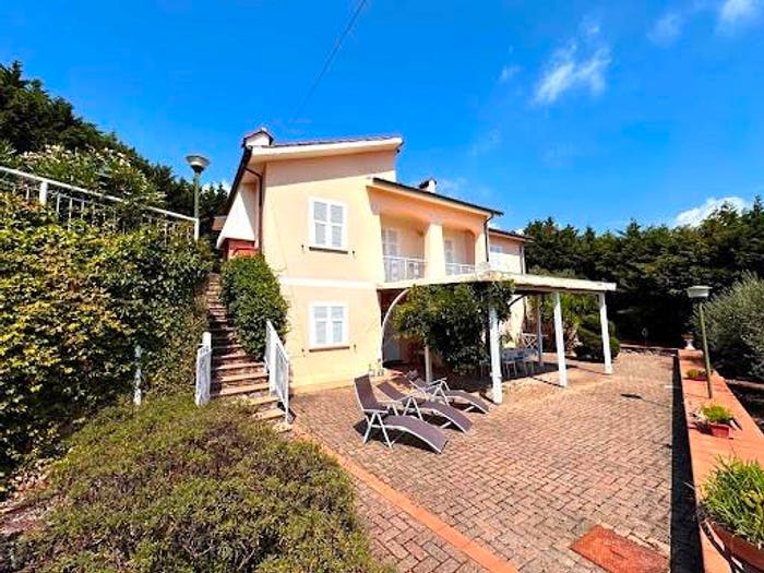 Casa con 6 locali in vendita in Regione Luminella, Noli