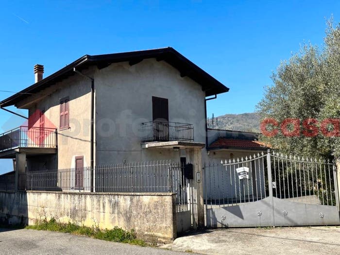Casa quadrilocale in vendita in Via Vicinale Casette, Fumone