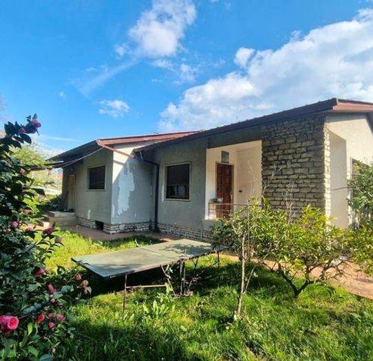 Casa con 6 locali in vendita in Centro, Massa