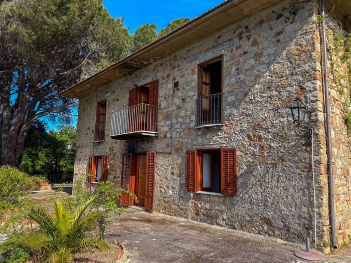 Casa con 6 locali in vendita in Contrada Mandrazze, Castelbuono