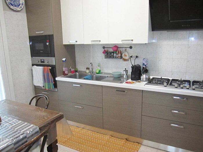 Appartamento con 5 locali in vendita in Via Quinto Orazio Flacco, Piazzale Giosuè Carducci, Pesaro