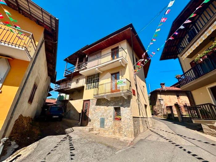 Casa quadrilocale in vendita in Via Onorevole Giuseppe Goglio, Campo, Castellamonte