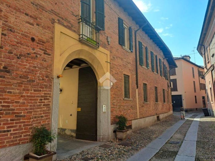 Appartamento trilocale in vendita in Via Pietro Carpanelli, Centro Storico, Pavia