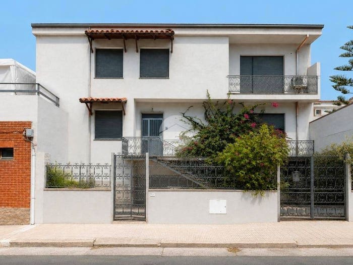 Appartamento con 6 locali in vendita in Via Trieste, Dolianova
