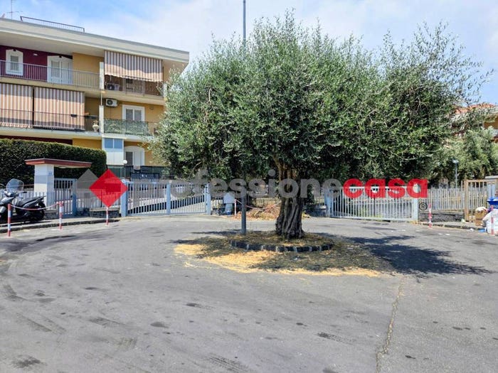 Appartamento trilocale in vendita in Centro, Aci Catena