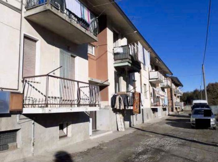 Appartamento trilocale in vendita in Via Milano, Angera