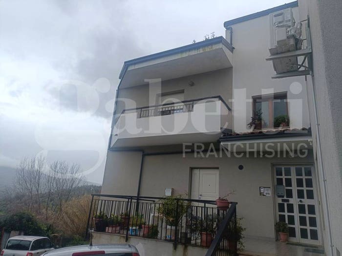 Appartamento quadrilocale in vendita in viale Cassiodoro, Squillace
