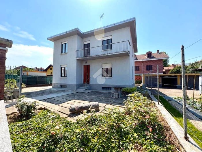 Casa con 6 locali in vendita in Corso c battisti, Centro, Carignano