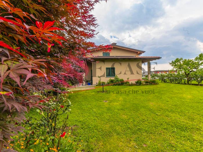 Appartamento quadrilocale in vendita in Via Rotone, Centro, Nembro