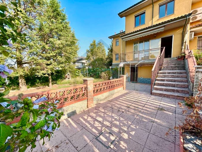 Casa trilocale in vendita in Via Roma, Bettola, Calvignasco
