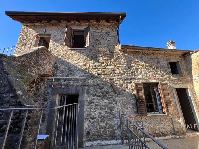 Casa con 5 locali in vendita in Via Caprio, Caprio, Filattiera