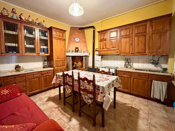 Casa quadrilocale in vendita in Via De Ocha, Centro, Gandino