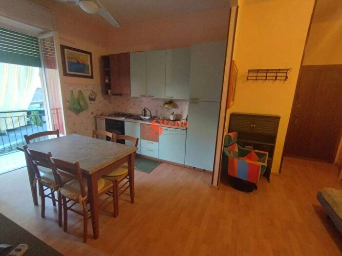 Appartamento trilocale in vendita in Porto Maurizio, Imperia