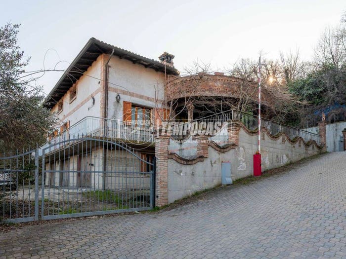 Appartamento con 6 locali in vendita in Via San Geminiano, Centro, Guiglia