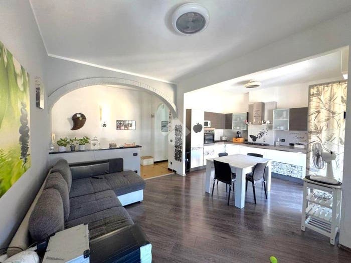 Appartamento con 5 locali in vendita in Via Pasquale Pastorino, Bolzaneto, Genova