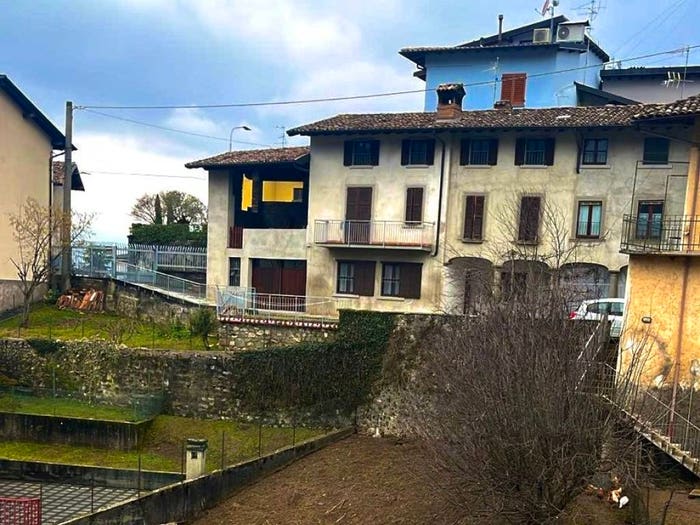 Casa con 6 locali in vendita in Via De Ocha, Centro, Gandino