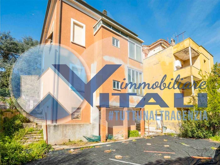 Casa con 6 locali in vendita in Viale Osservanza, Monte Osservanza, Cesena