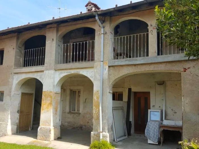 Appartamento con 6 locali in vendita in Via Pianazzo, Luino