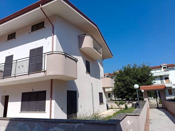 Casa con 6 locali in vendita in Via Scese Lunghe, Castel Morrone