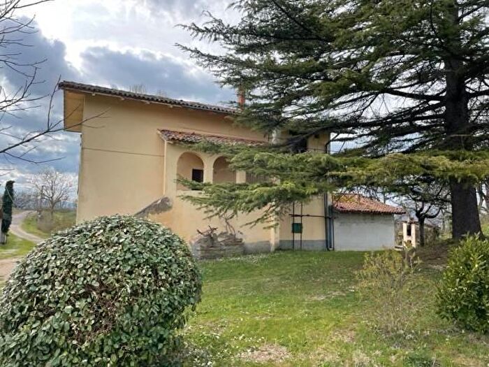 Casa con 6 locali in vendita in Strada Provinciale di Pietra Lunga, Montone