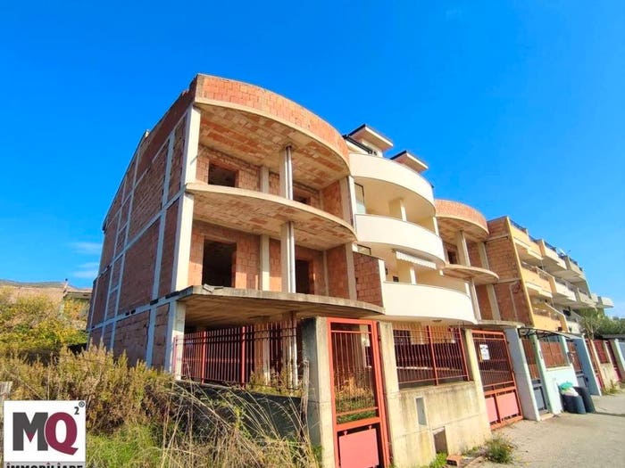 Casa quadrilocale in vendita in Via Castelvolturno, Mondragone