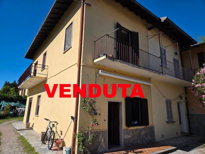 Casa trilocale in vendita in Via Giuseppe Garibaldi, Comabbio