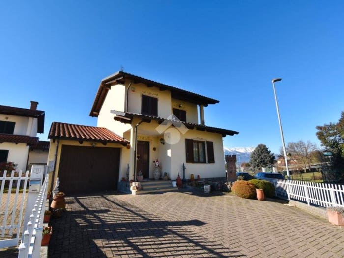 Casa con 5 locali in vendita in Via Burolo, Bollengo