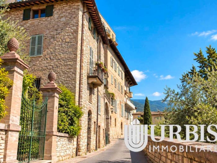 Appartamento trilocale in vendita in Via Pietro Metastasio, Centro Storico, Assisi