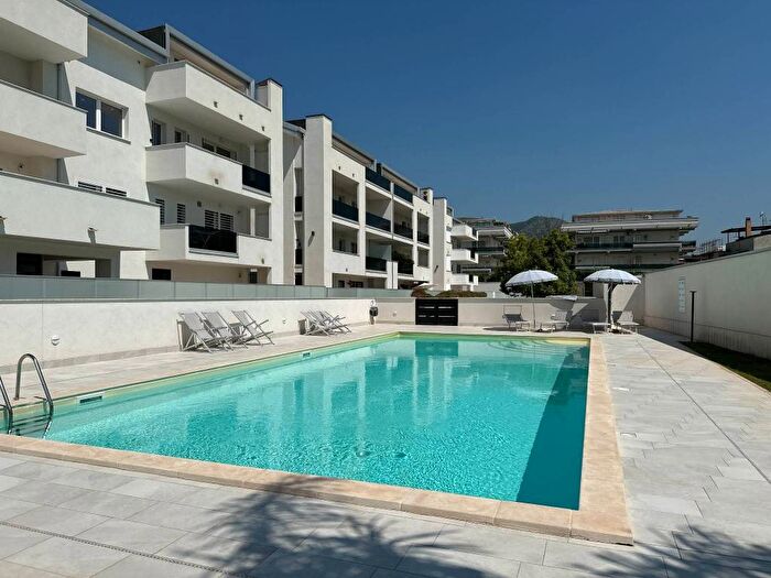 Appartamento con 5 locali in vendita in Via Luigi Lorenzetti, Ercole, Caserta