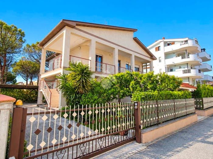 Appartamento quadrilocale in vendita in Via A Labriola, Vestina Chiarini, Montesilvano