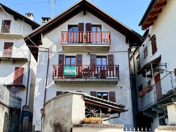 Casa trilocale in vendita in Via Francesco Ciolina, Toceno