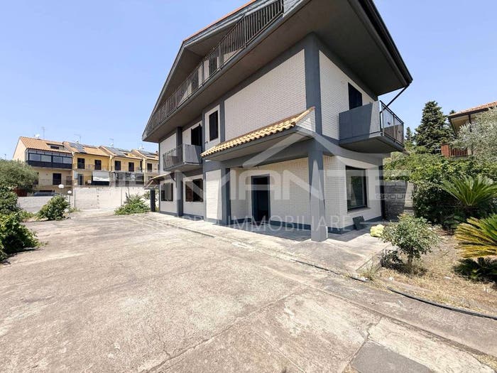 Casa con 6 locali in vendita in Via Trieste, Centro, Mascalucia