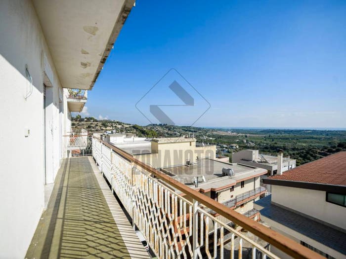 Appartamento con 6 locali in vendita in Via Piero Calamandrei, Centro, Noto