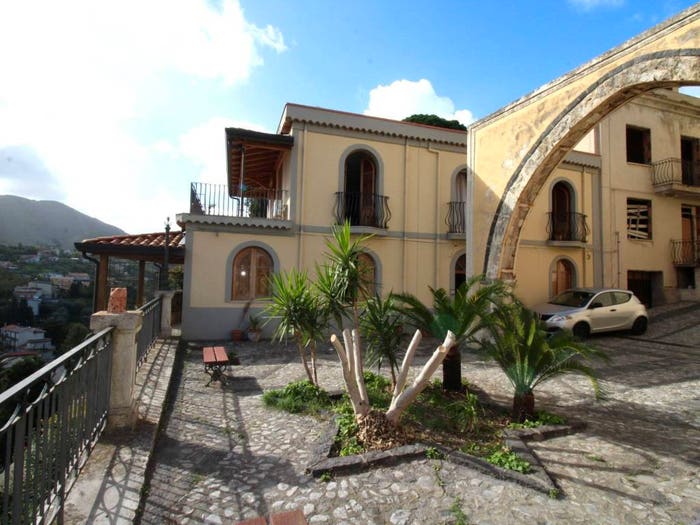 Casa con 6 locali in vendita in Corso Umberto I, Centro, Castroreale