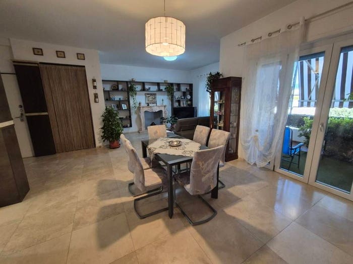 Appartamento con 5 locali in vendita in Viale Settembre, Avenza, Carrara