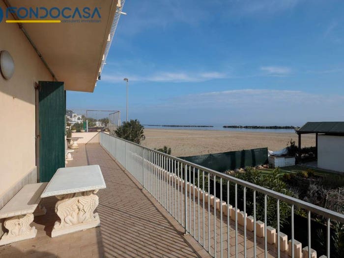 Appartamento con 6 locali in vendita in Lungomare Alcide de Gasperi, Centro, Grottammare