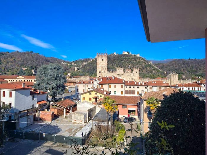 Appartamento con 6 locali in vendita in Via Tenete S Pivato, Centro, Marostica