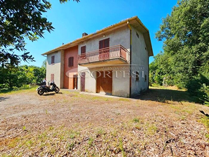 Appartamento con 6 locali in vendita in Centro, Montone