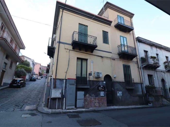 Appartamento trilocale in vendita in via FEDERICO DE ROBERTO, Centro, Zafferana Etnea