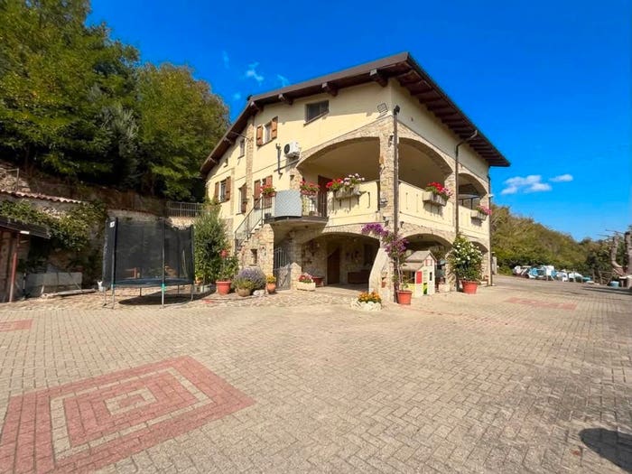 Casa con 6 locali in vendita in via Montescano, Centro, Montescano