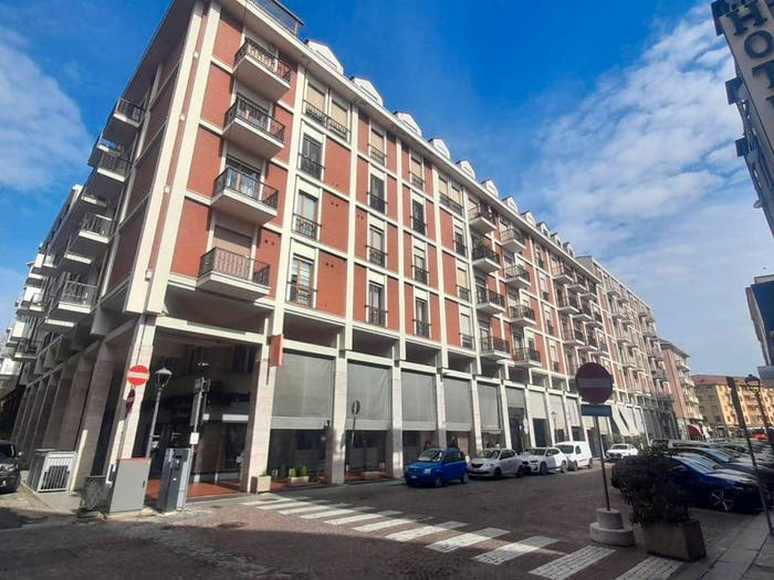 Appartamento quadrilocale in vendita in Via Camillo Benso di Cavour, Stazione, Asti
