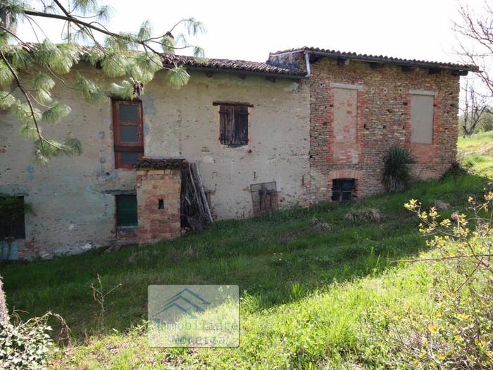 Casa con 6 locali in vendita in Corso Cortemilia, Corso Langhe Moretta Corso Cortemilia, Alba