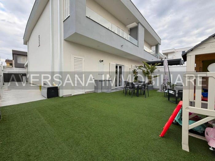 Casa quadrilocale in vendita in Via Sandro Pertini, Parete