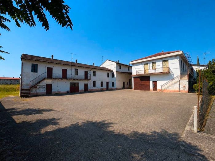 Casa con 6 locali in vendita in Via Madonna della Bozzola, Centro, Garlasco
