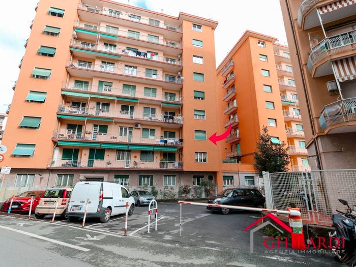 Appartamento quadrilocale in vendita in Salita Cataldi, Sestri Ponente, Genova