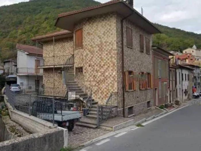 Casa con 5 locali in vendita in Via Cicolano, Rieti