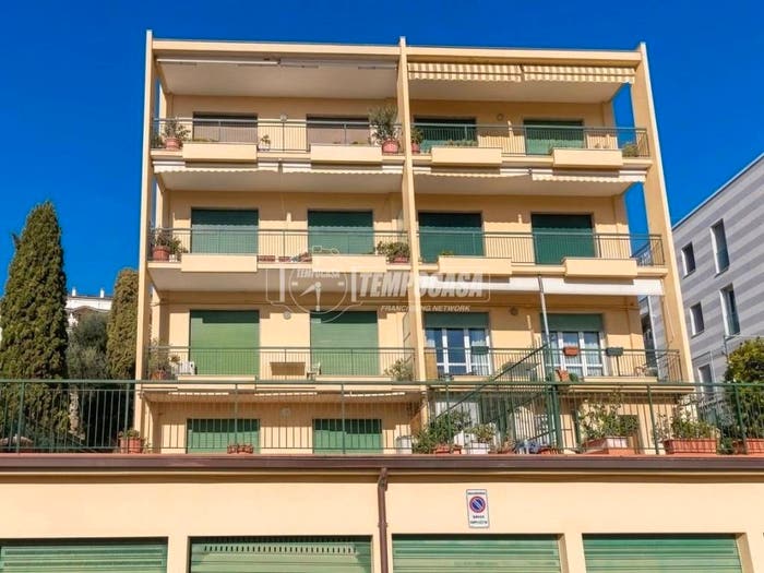 Appartamento trilocale in vendita in Via Generale Enrico Caviglia, Centro, Finale Ligure
