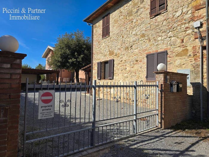 Casa quadrilocale in vendita in Via Amedeo, Panicarola, Castiglione del Lago