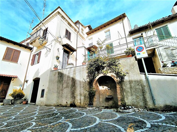 Appartamento con 5 locali in vendita in Via Corte, Pozzaglia Sabina